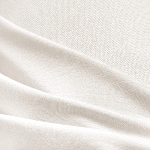 Zbliżenie na strukturę dzianiny off white z lewą stroną pętelkową