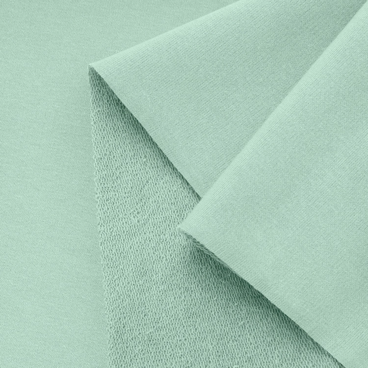 Zielona dzianina – fałdy materiału.