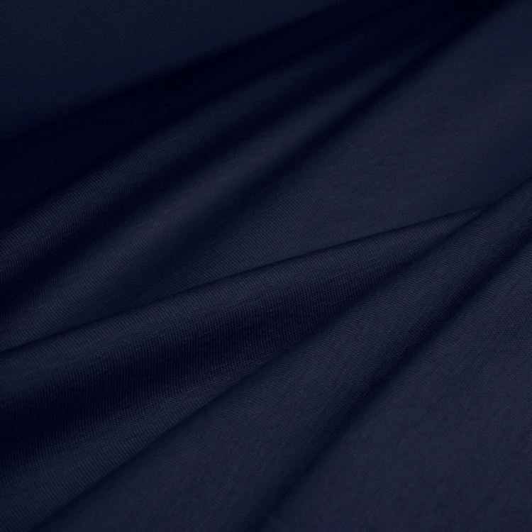 Draped folds of Navy 20 – soft, stretchy jersey in classic navy blue, ideal for basics and casualwear.