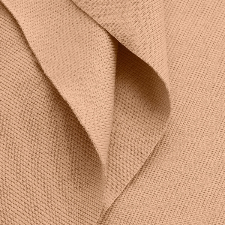 Ściągacz prążkowany beżowy – przekładany fragment tkaniny